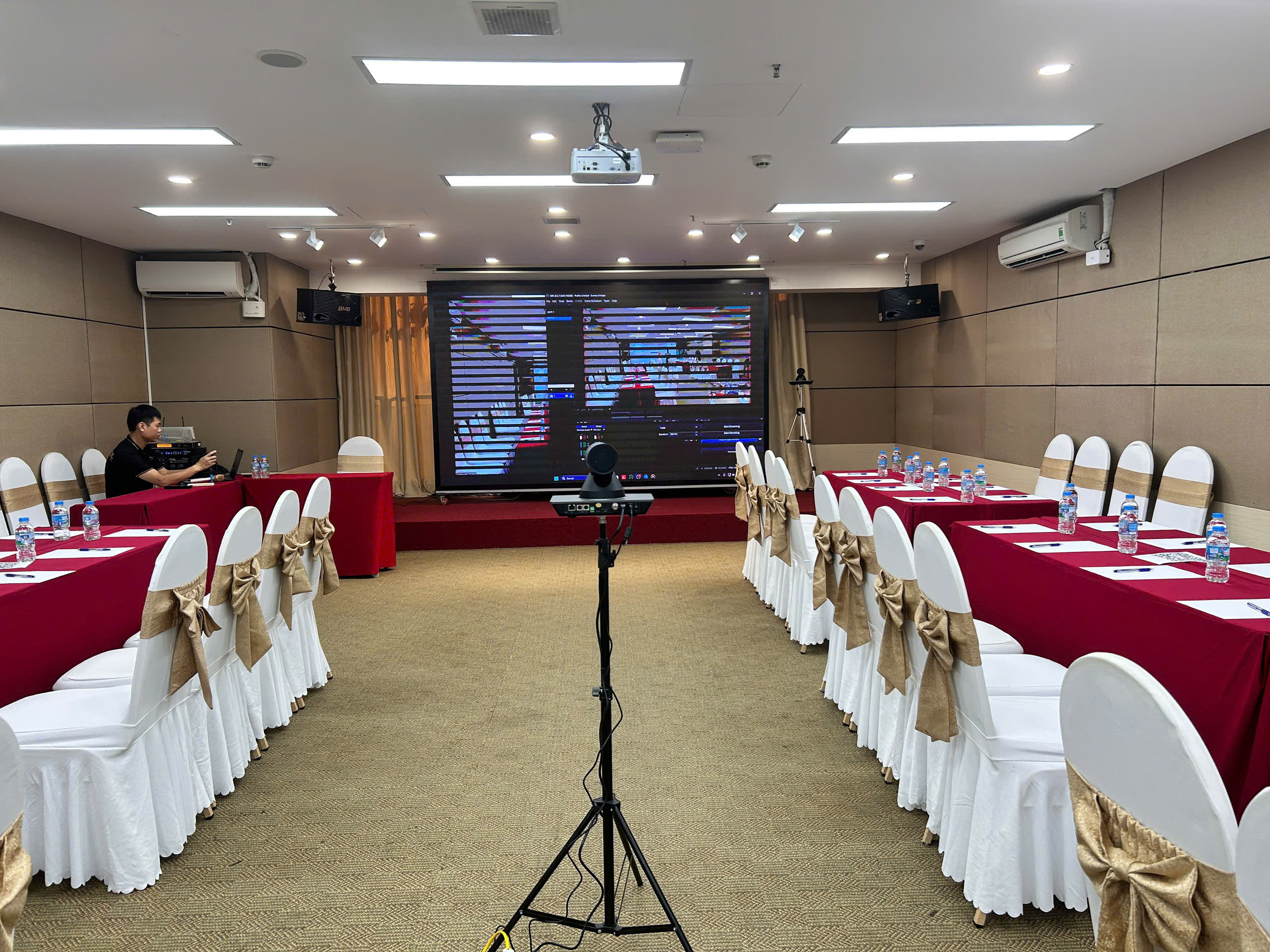 HỘI TRƯỜNG HYBRID VPLACE