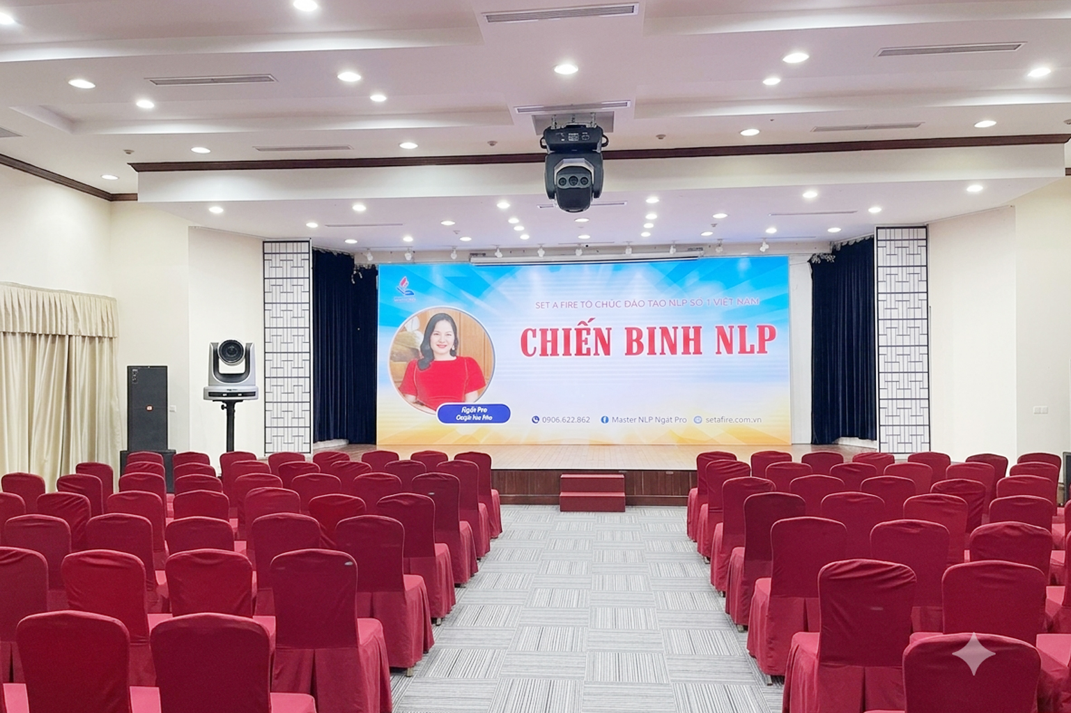 Phòng 300 chỗ